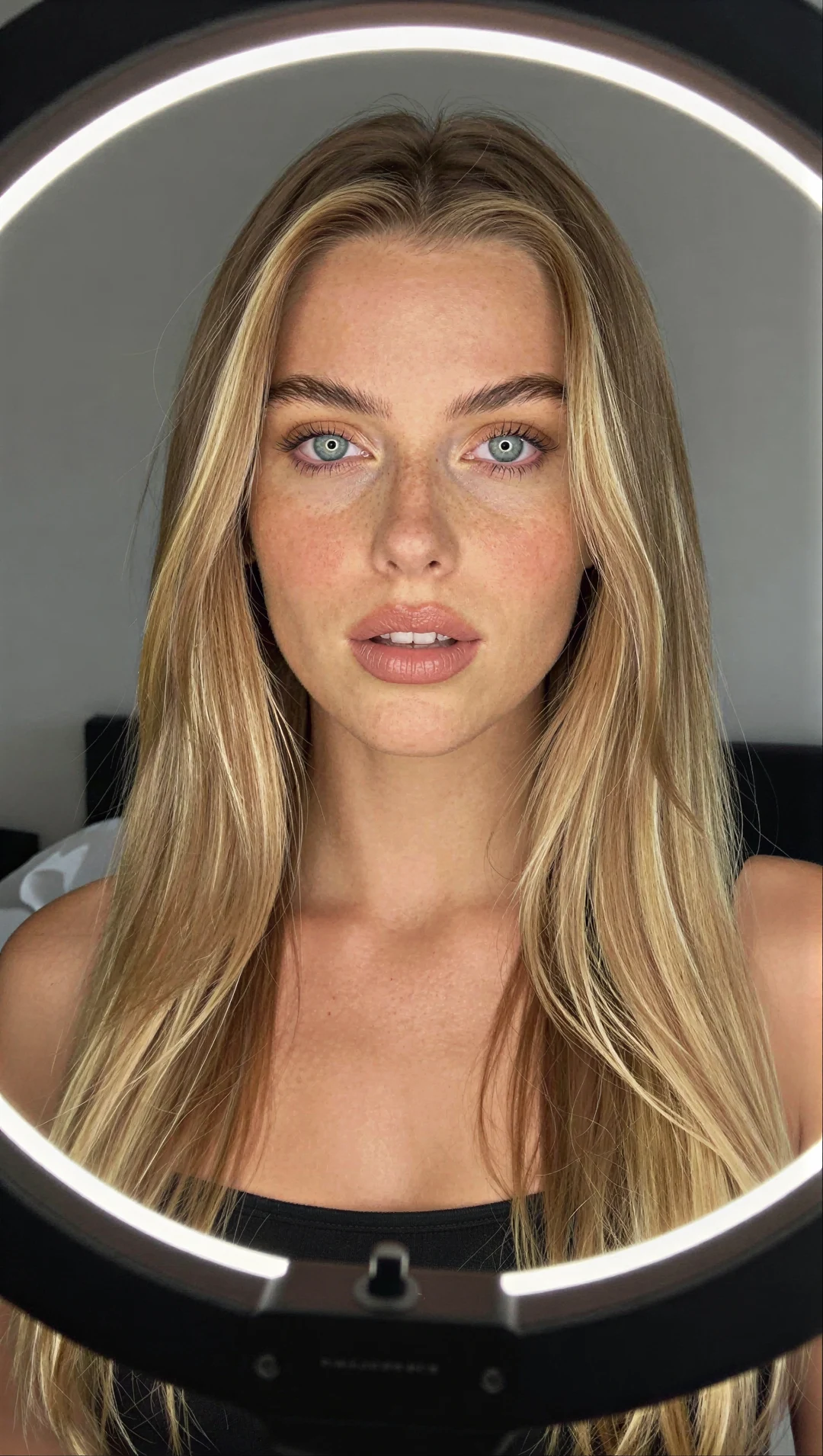 Mirror lip sync reel template applied to the influencer